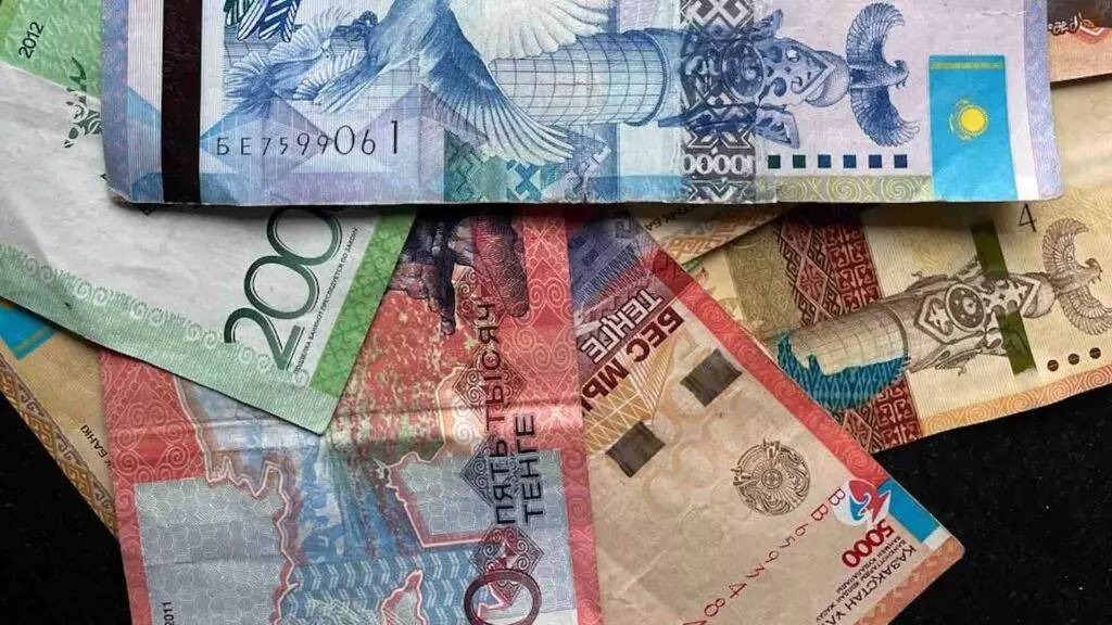 Сколько стоят доллар, евро и рубль в обменниках 19 июля