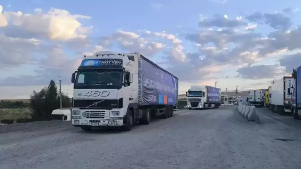 Казахстан доставил гуманитарную помощь пострадавшим от селей в Кыргызстане