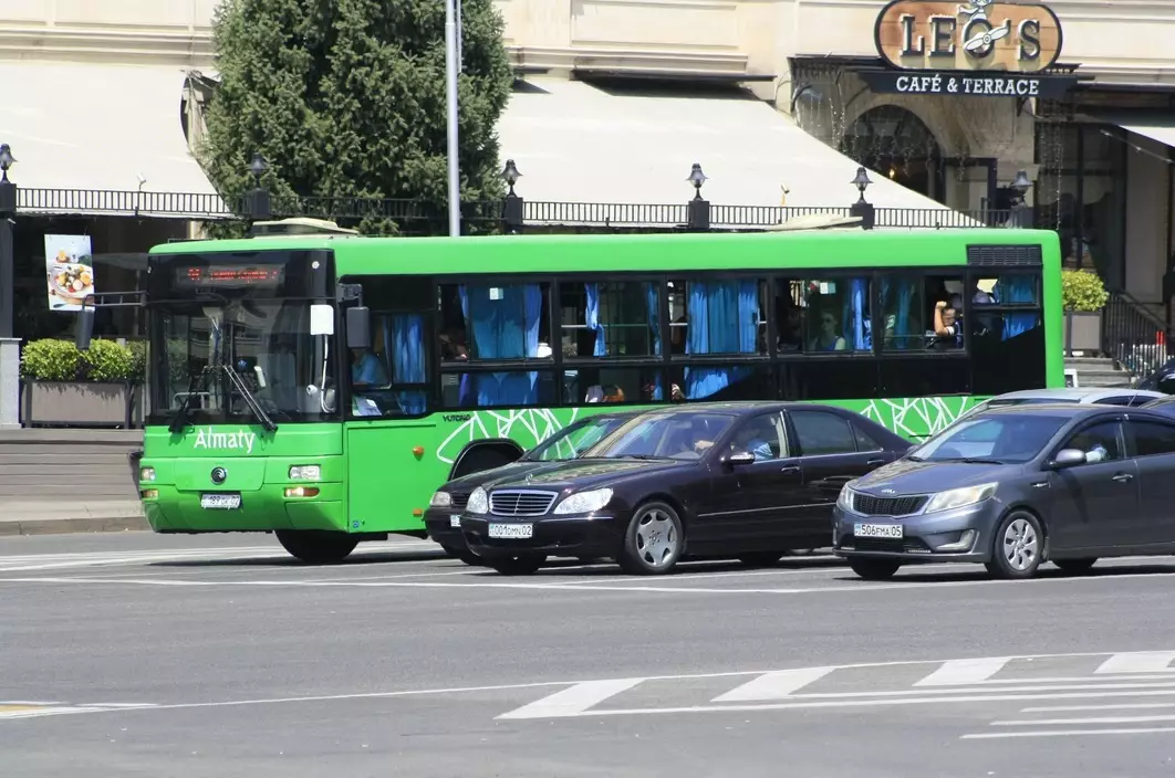 Повышение тарифа до Т120 за проезд в общественном транспорте одобрил маслихат Алматы