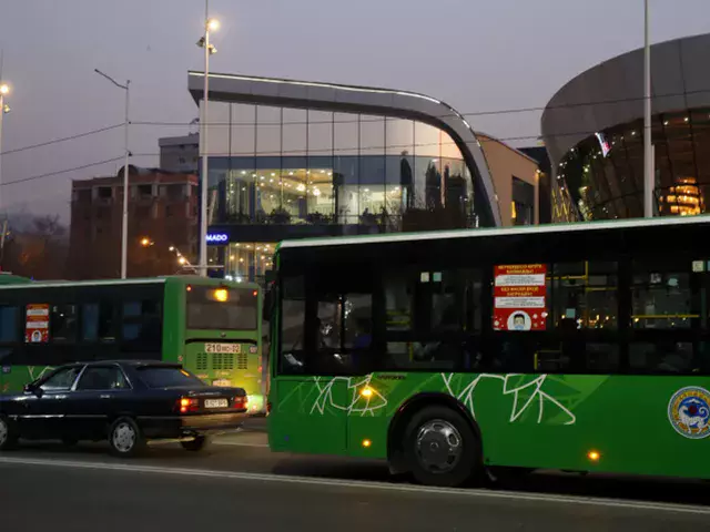 Плату за проезд в автобусах Алматы повысят на 20 тенге 