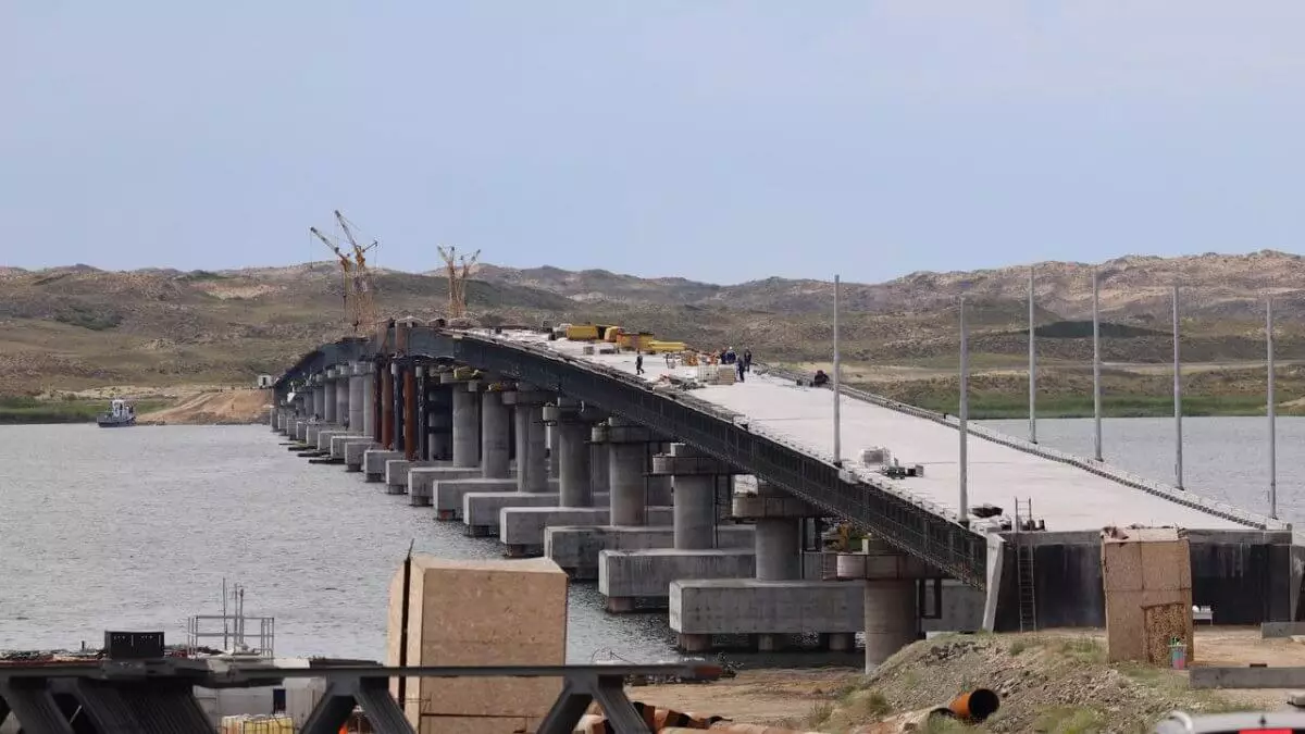 Бектенов проверил ход строительства моста через Бухтарминское водохранилище