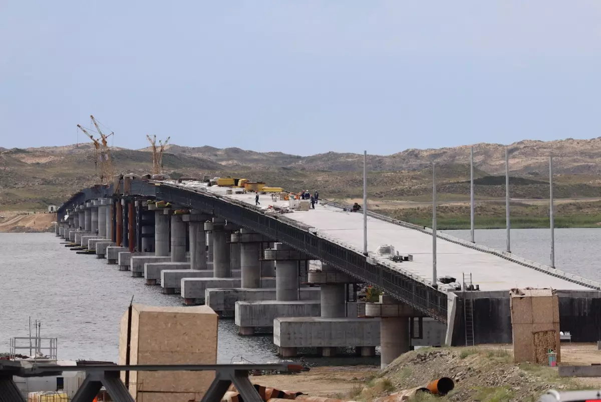 Когда достроят самый длинный мост в Казахстане