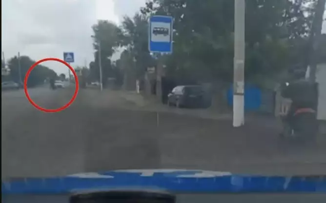 Астанада мопед жүргізушісі полицейлерден қашпақ болды