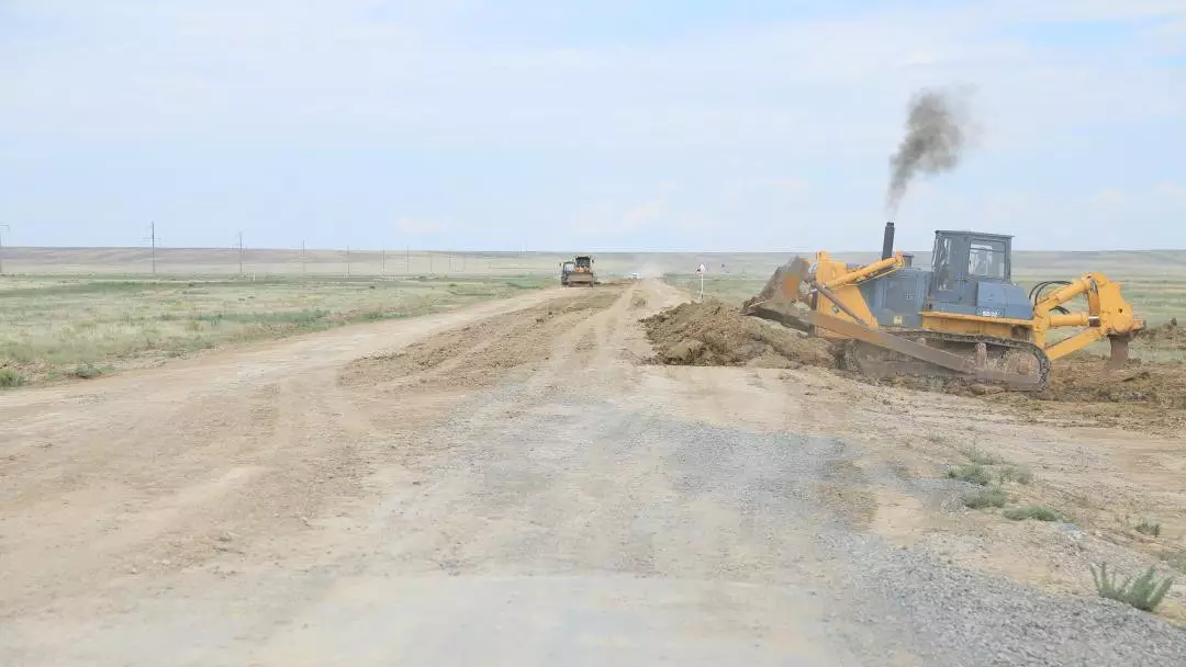 Аким Актюбинской области раскритиковал работу выполняющих ремонт дороги подрядчиков