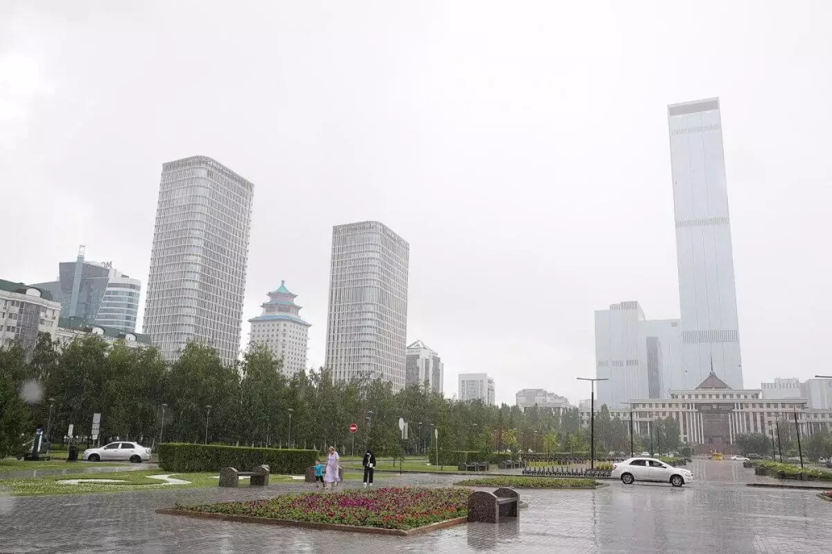 Второй день во всем Казахстане из-за ливней сохраняется штормовое предупреждение