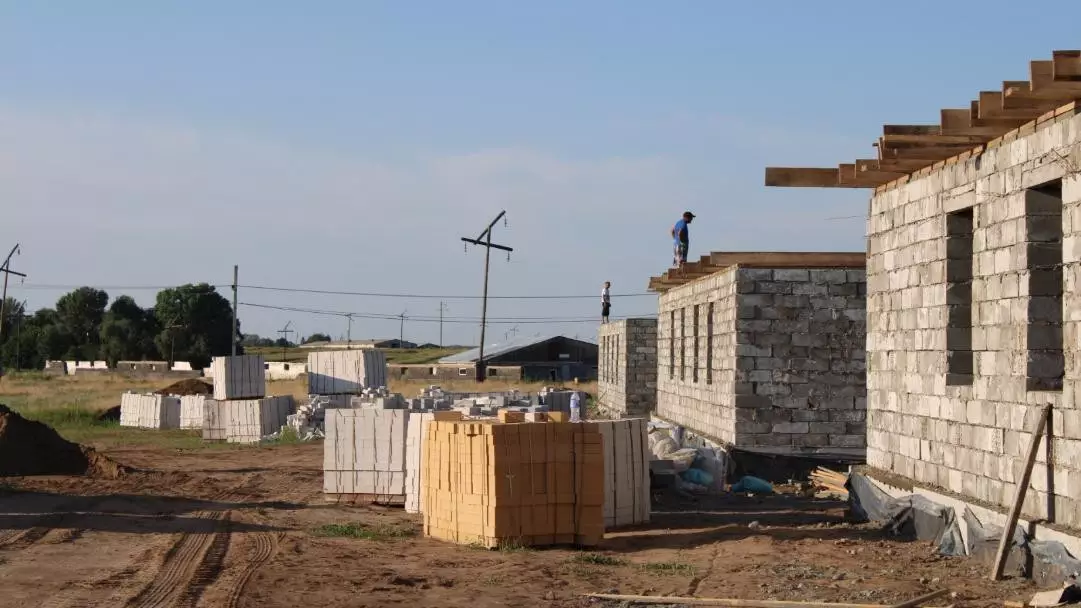 В Бородулихинском районе области Абай ведется строительство 17 двухквартирных домов
