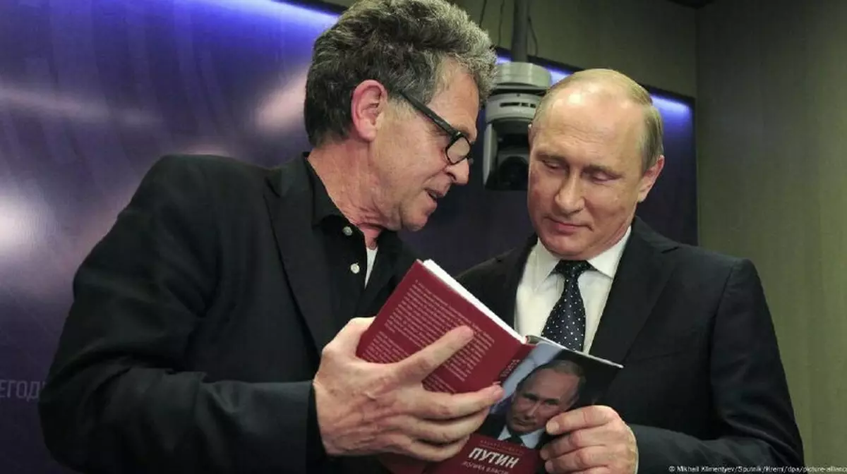 Путиннің өмірбаянының авторы неміс журналистер қауымдастығынан шығарылды