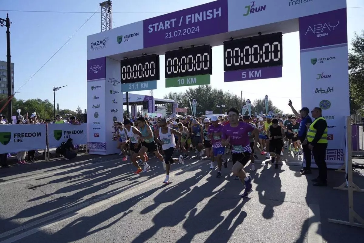 "Забег через Казахстан: очередной этап Qazaq Marathon прошел в Семее"