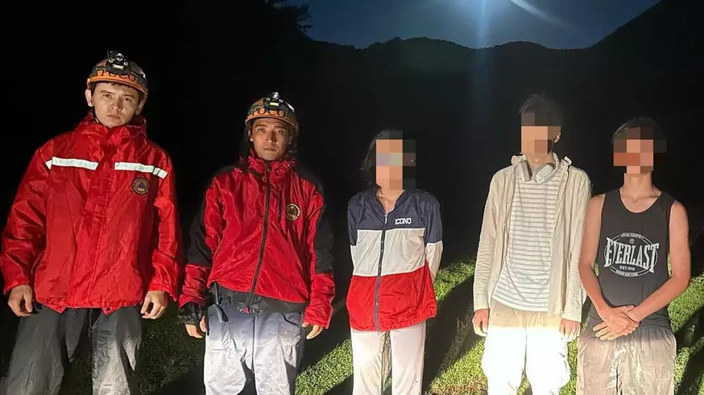Три человека заблудились в горах Алматинской области