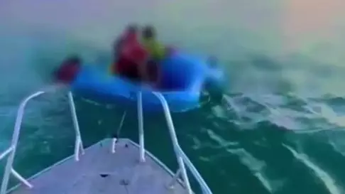 Уплывшим далеко в Каспийское море пришли на помощь спасатели