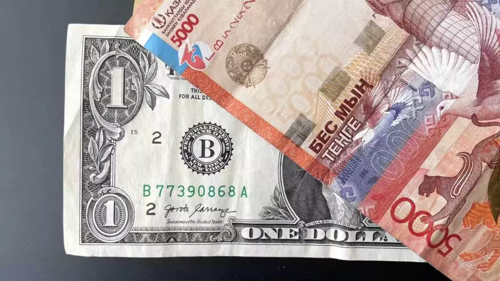 Сколько стоят доллар евро и рубль в обменниках 21 июля?