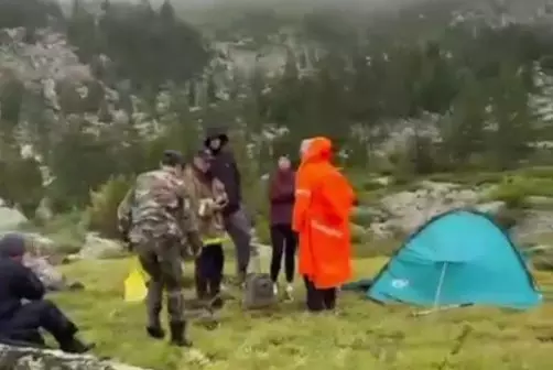 45 километров по горной местности несли спасатели на носилках пострадавшую в ВКО