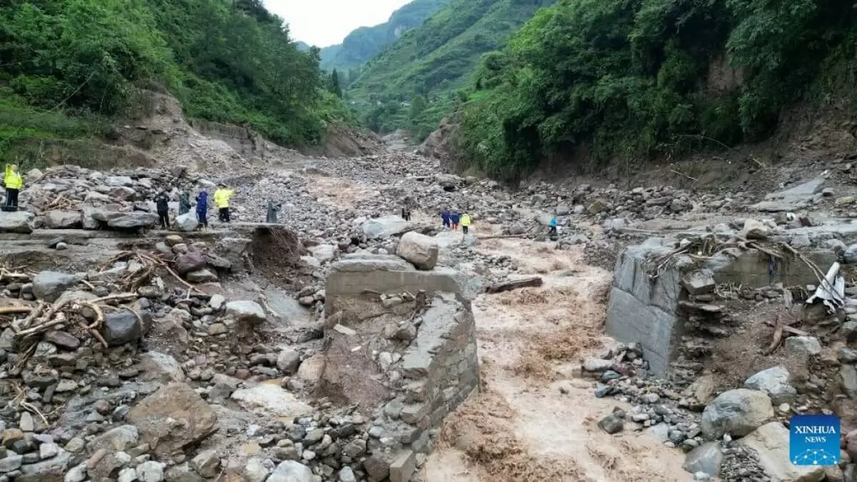 Наводнения в Китае: более 30 человек пропали без вести