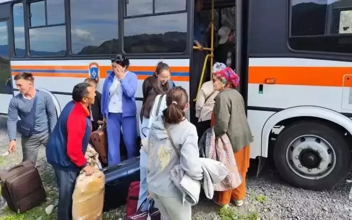 Автобус өртеніп кетті: Астанадан Моңғолияға бара жатқан қазақстандықтар зардап шекті ме