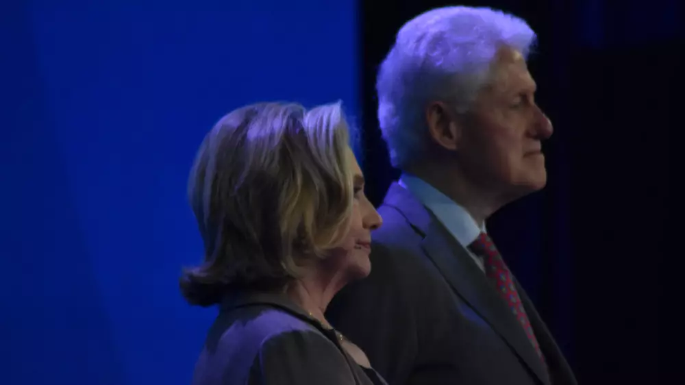 Супруги Клинтоны высказались по поводу решения Байдена