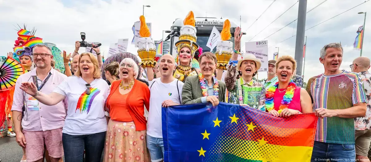 Гей-парад в Германии собрал десятки тысяч участников