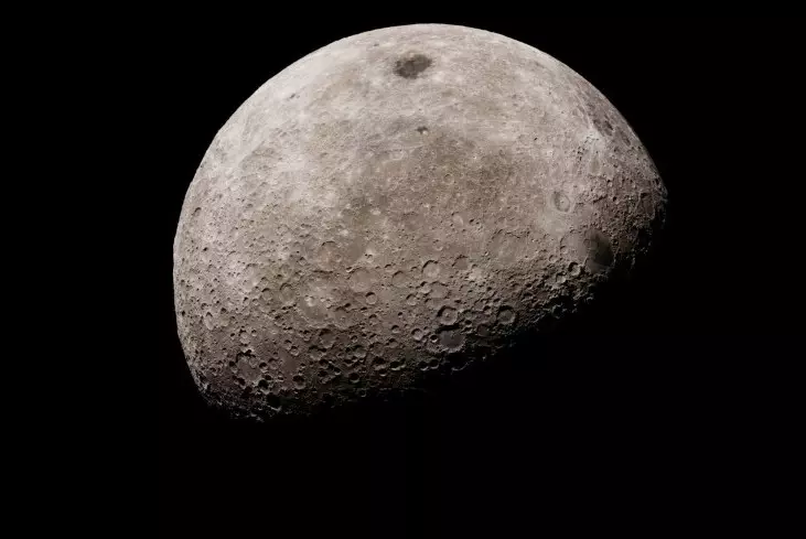 Илон Маск призвал создать на Луне базу с постоянным поселением