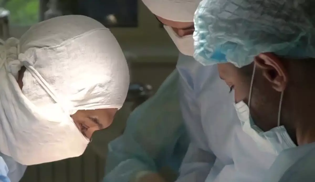 Павлодарские врачи спасли женщину от инвалидности