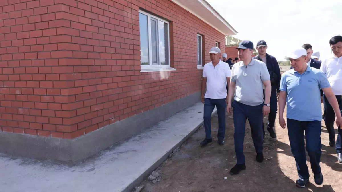 «Ускорить строительные работы» - Бектенов проверил возведение домов для пострадавших от паводка в западных регионах