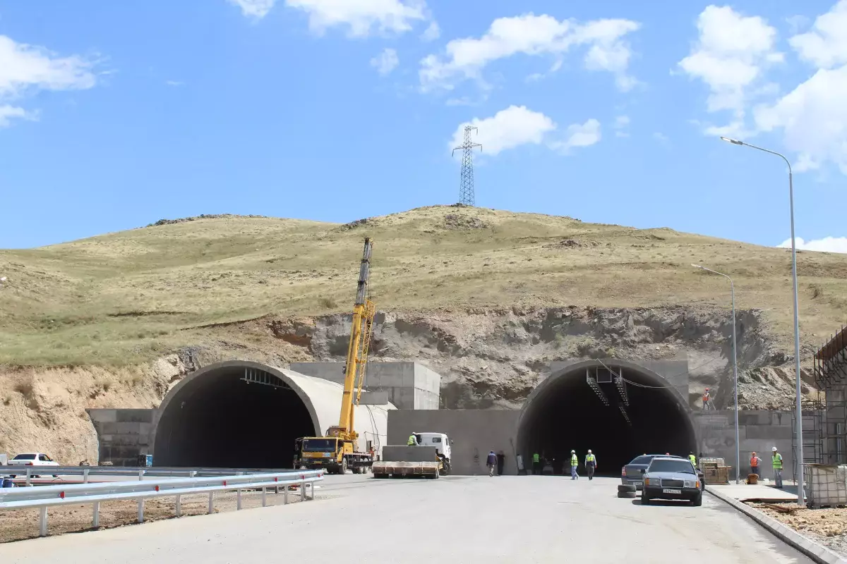 10 лет понадобилось на строительство тоннеля трансконтинентальной автодороги в Казахстане