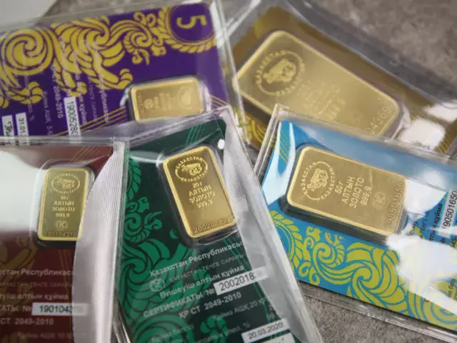 Около 15 000 золотых слитков приобрели казахстанцы во II квартале  