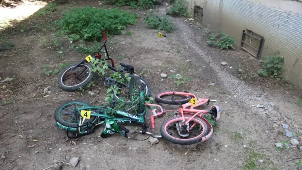 Житель Актобе выкинул с балкона три украденных велосипеда, когда к нему пришла полиция