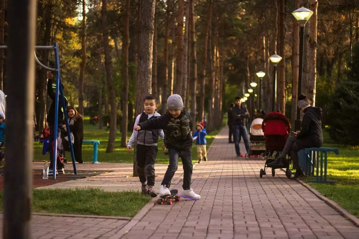 Меньше половины опрошенных казахстанцев удовлетворены своей жизнью