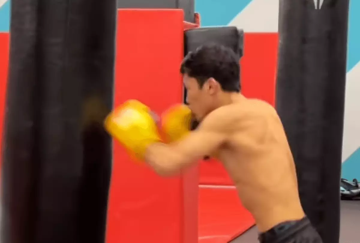 Казахстанский боксер удивил соцсети новым видео