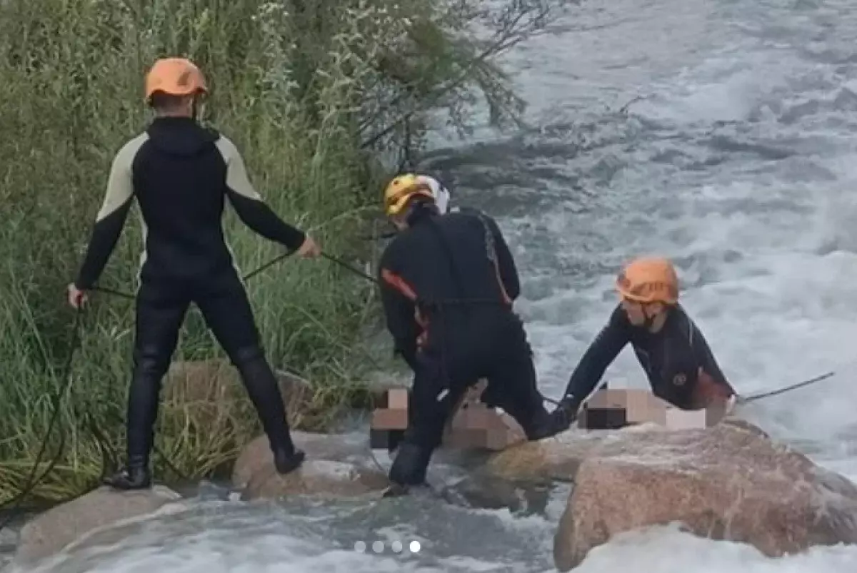 В Каскелене женщина упала в реку с сильным течением и утонула