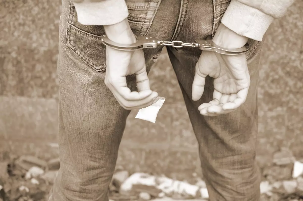Криминальные каникулы: в Кокшетау задержали закладчика - школьника