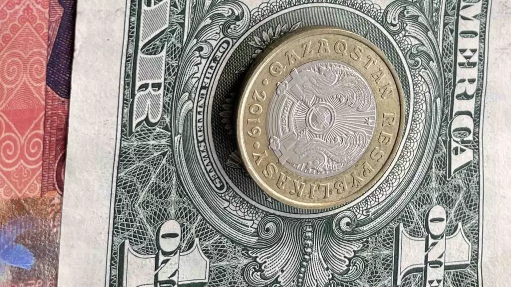Доллар подешевел почти на 1 тенге на дневных торгах KASE 23 июля