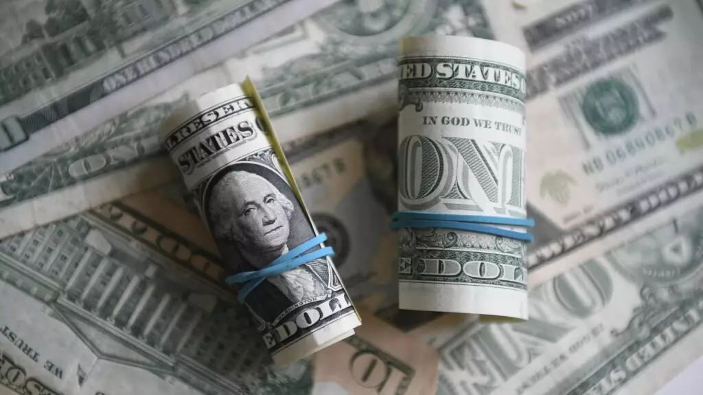 Доллар подешевел на 0,33 тенге за 23 июля