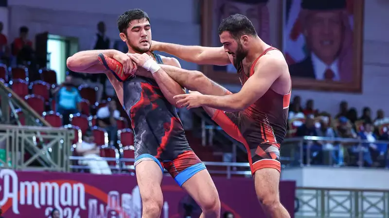 Иранец "уничтожил" казахстанца в финале чемпионата Азии по борьбе
