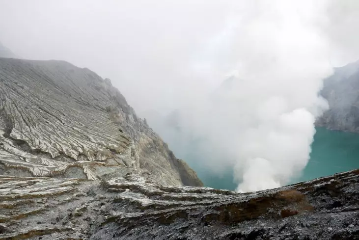 Мощное извержение гейзера произошло в национальном парке США