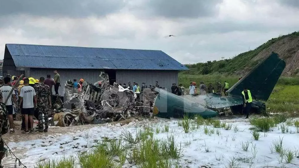 Пассажирский самолет потерпел крушение в Непале: выжил только пилот