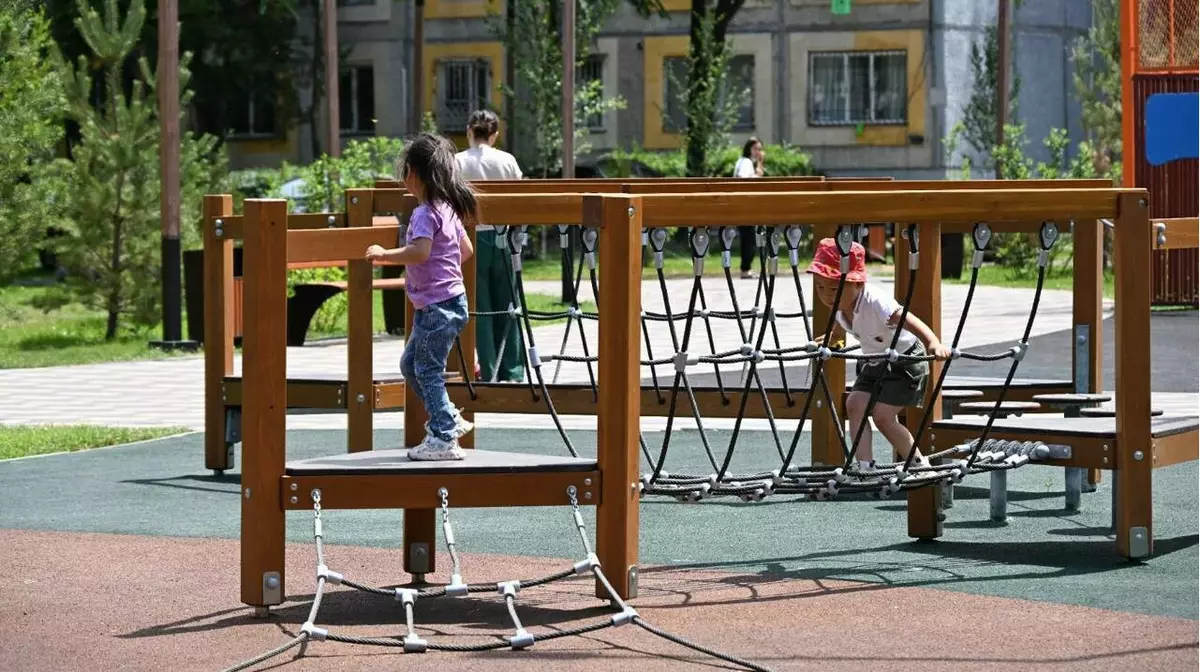 В Алматы ужесточены требования к содержанию детских площадок и автостоянок