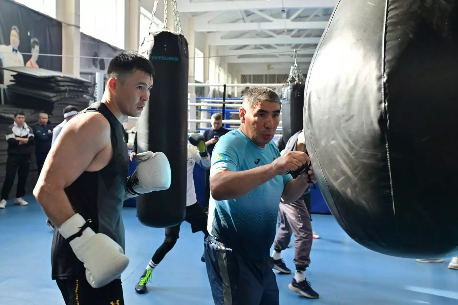 Олимпийские игры: казахстанские боксеры начали тренировки в Париже