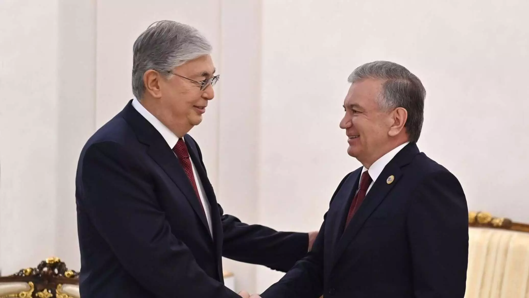 Токаев поздравил президента Узбекистана с днём рождения