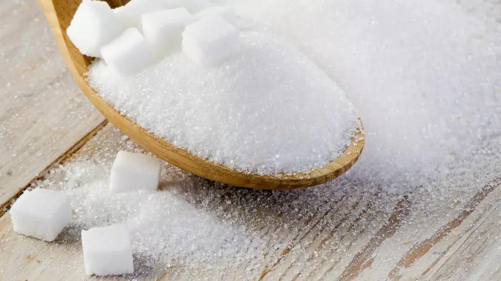 Почему стоит отказаться от сахара и чем его заменить