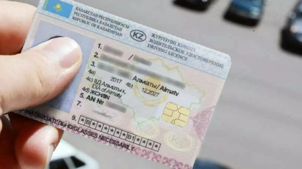 Новые цены на водительские права и госномера утвердили в Казахстане