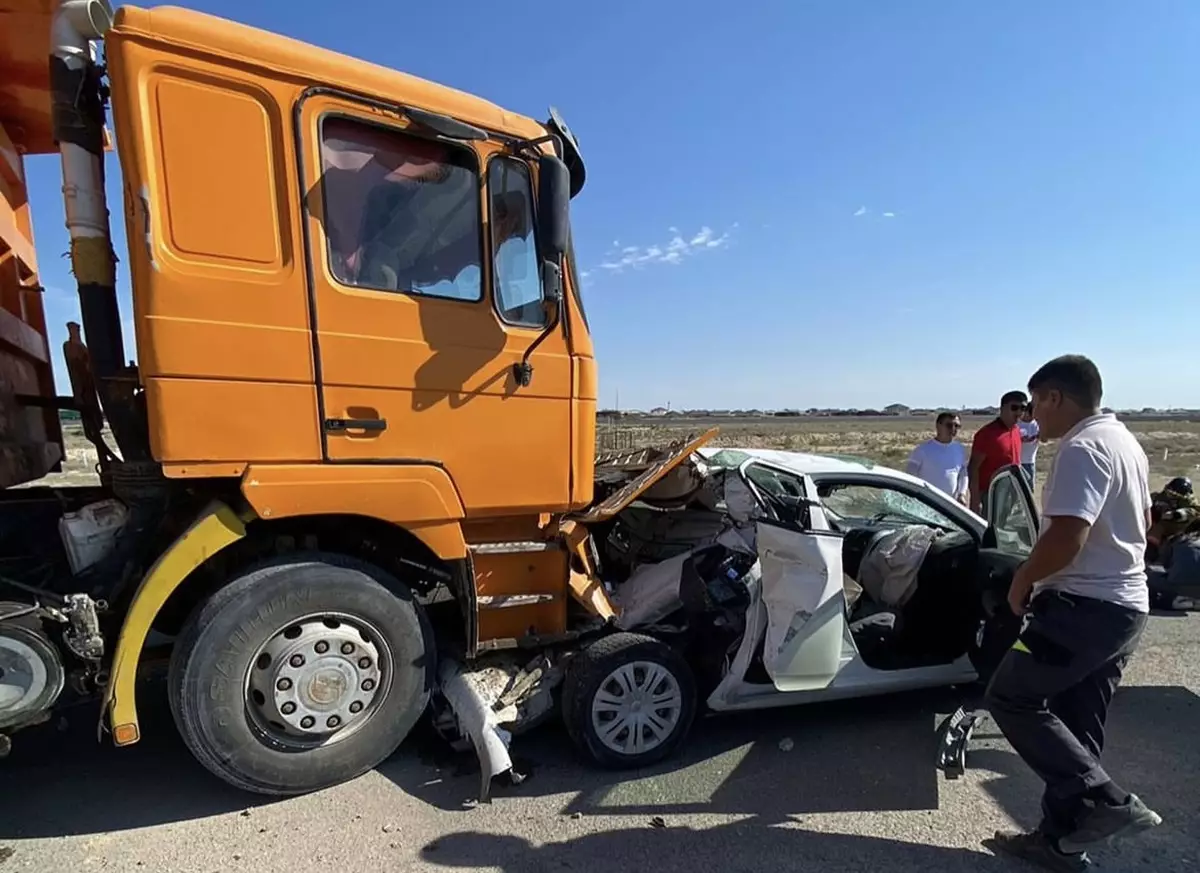 Нетрезвый водитель грузовика устроил аварию в Актау