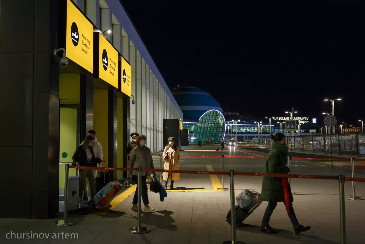 Бардак в аэропорту Астаны: Пассажиры жалуются на давку в терминале