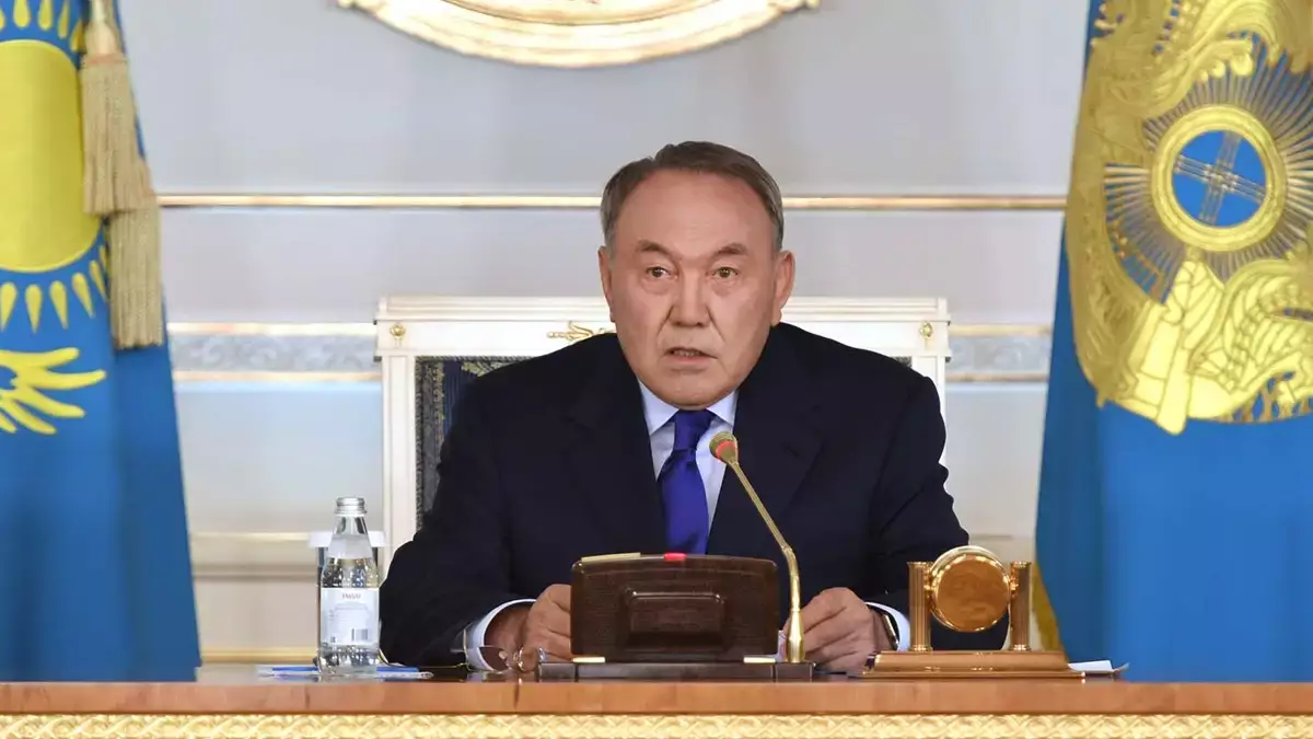 Нурсултана Назарбаева лишили статуса академика в Казахстане 