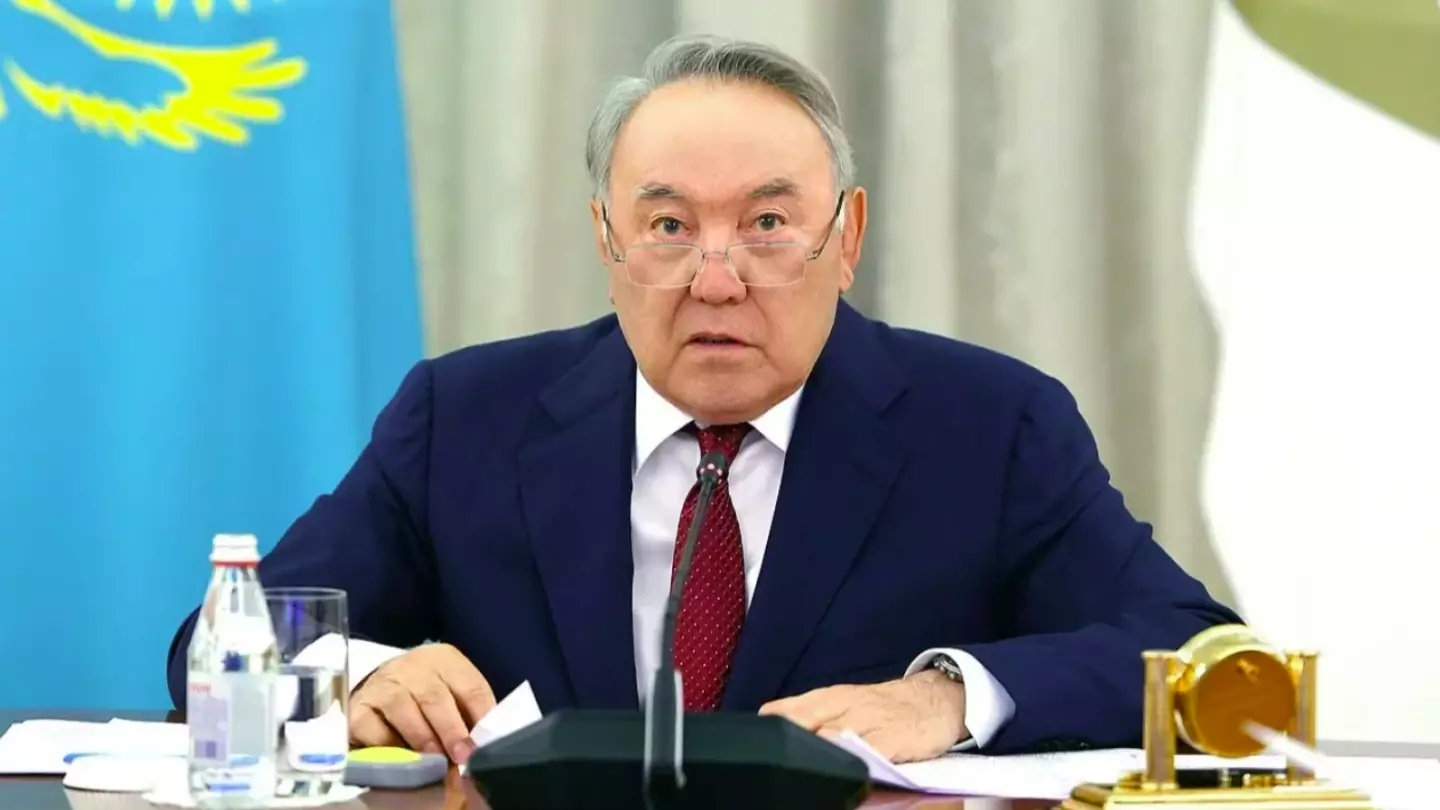 Назарбаева лишили статуса академика