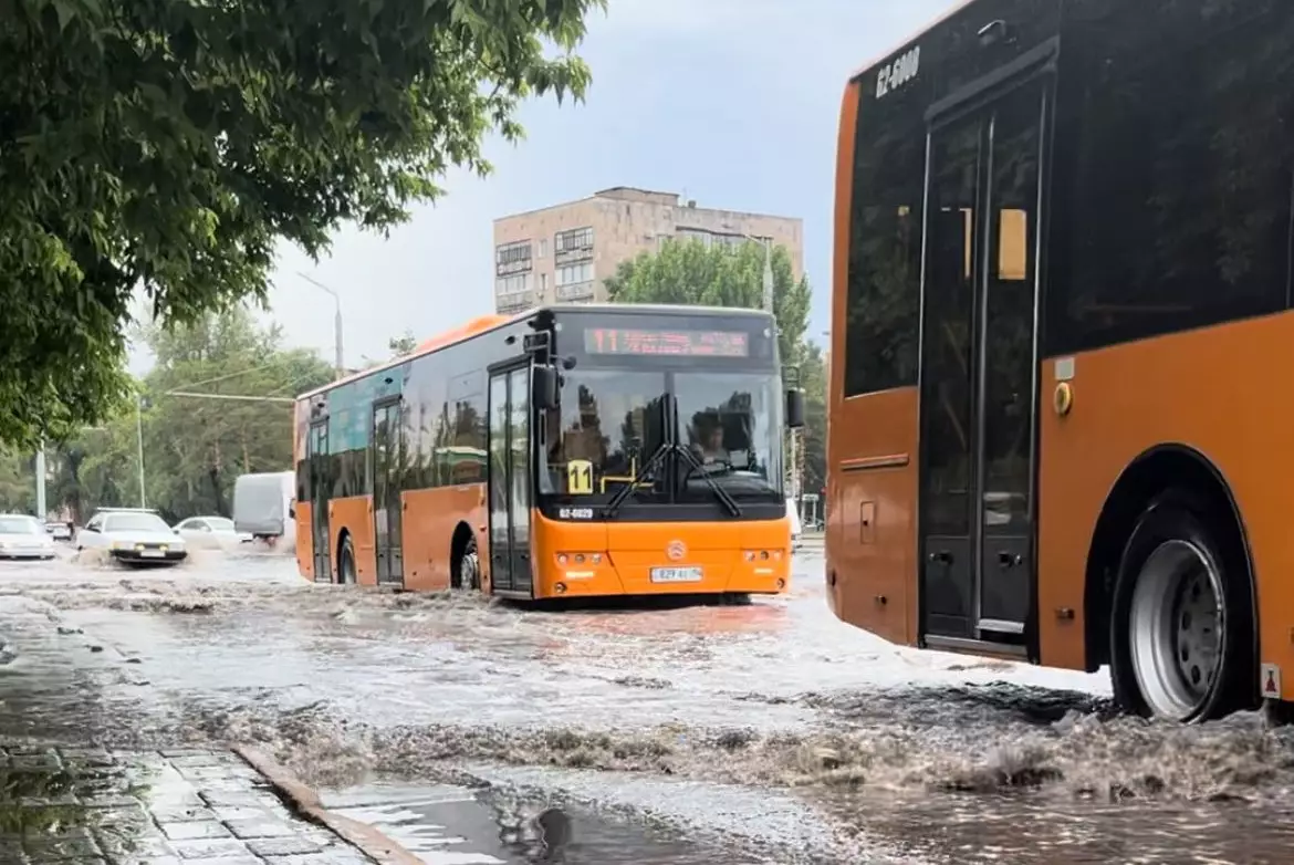 Затопленный Павлодар: С какими проблемами сталкиваются горожане после проливных дождей