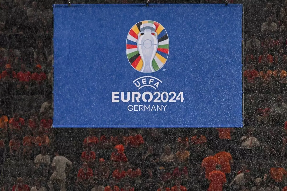 Семь федераций наказали за дискриминационное поведение фанатов на Евро-2024