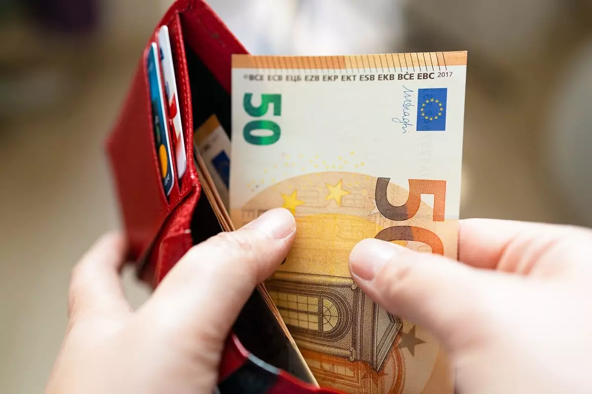 Курс евро и доллара в обменниках Алматы 25 июля 2024 