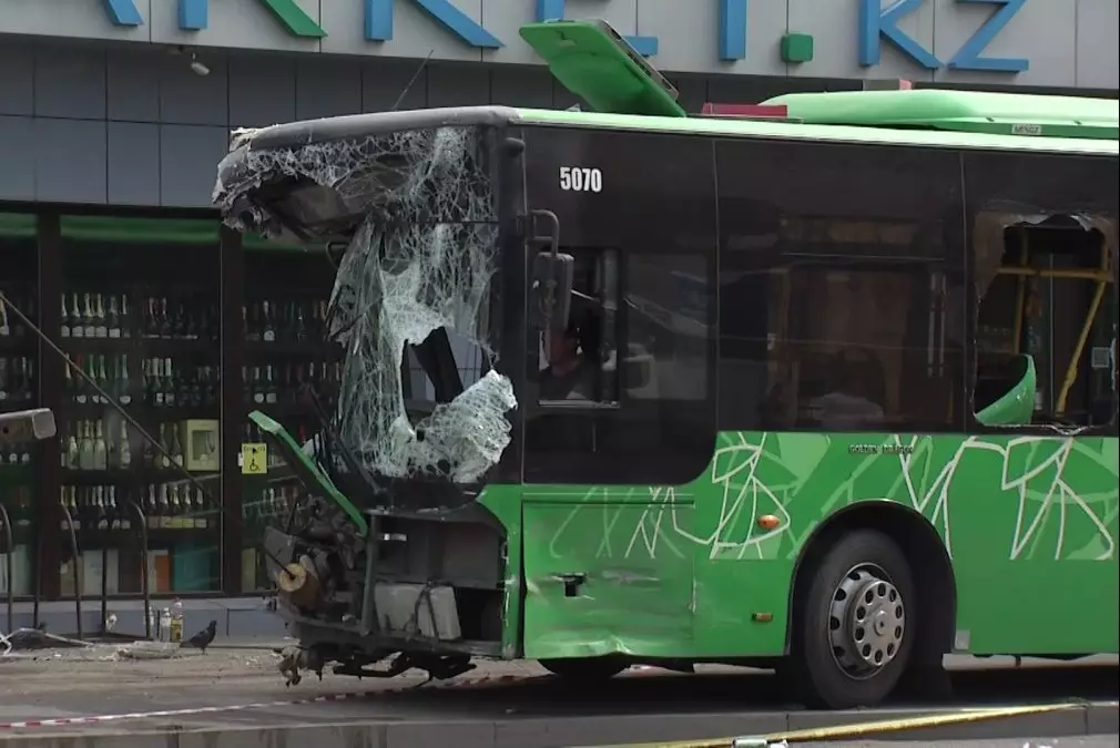 Частые ДТП с автобусами в Алматы: эксперты объяснили опасную тенденцию