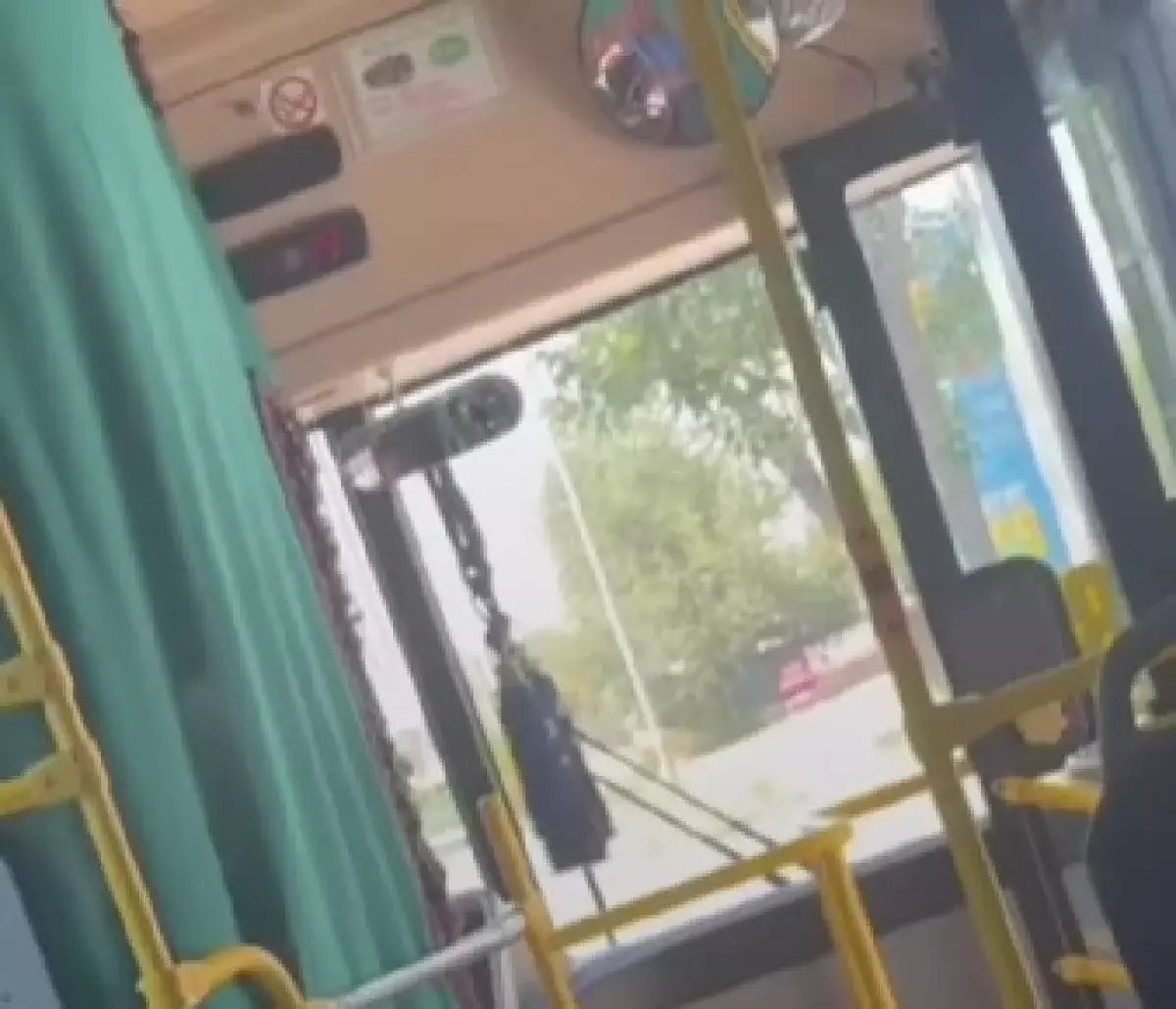 С вымогательством за оплаченный проезд столкнулась пассажирка автобуса в Шымкенте