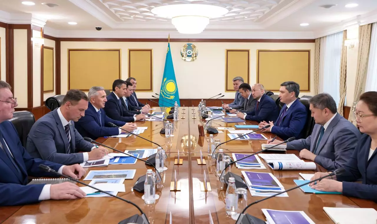 Олжас Бектенов обсудил с губернатором Тюменской области вопросы приграничного и межрегионального сотрудничества